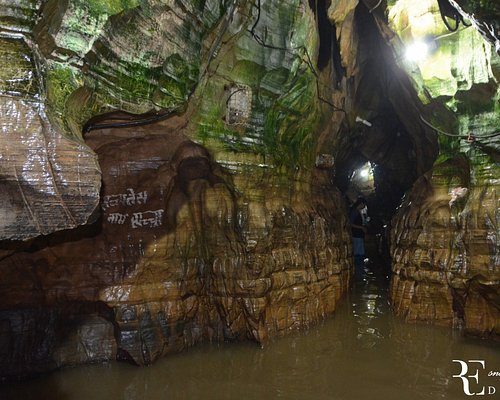 the-entrance-to-the-caves